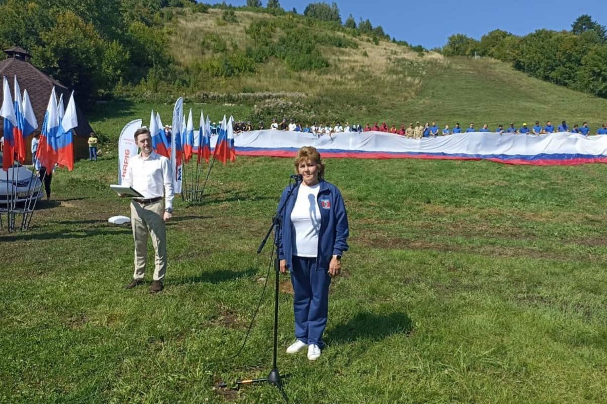 В День флага России на Алтае прошел масштабный патриотический автопробег