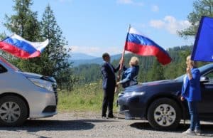 В День флага России на Алтае прошел масштабный патриотический автопробег В День флага России на Алтае прошел масштабный патриотический автопробег