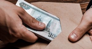 Волгоградец на Алтае попытался подкупить полицейского: возбуждено уголовное дело