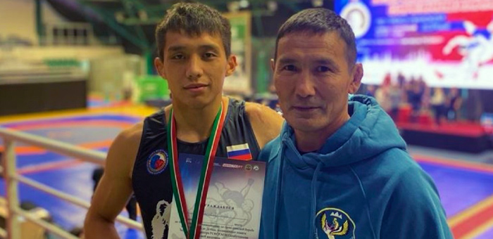 Борец с Алтая завоевал бронзу на всероссийских соревнованиях в Казани