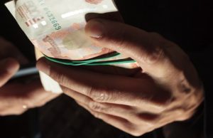 Бывшего руководителя станции переливания крови вновь уличили в получении взяток Бывшего руководителя станции переливания крови вновь уличили в получении взяток