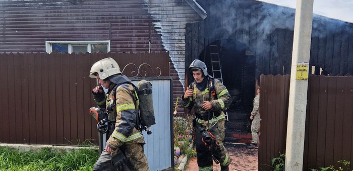 Пожар площадью 120 кв. м произошел в Горно-Алтайске