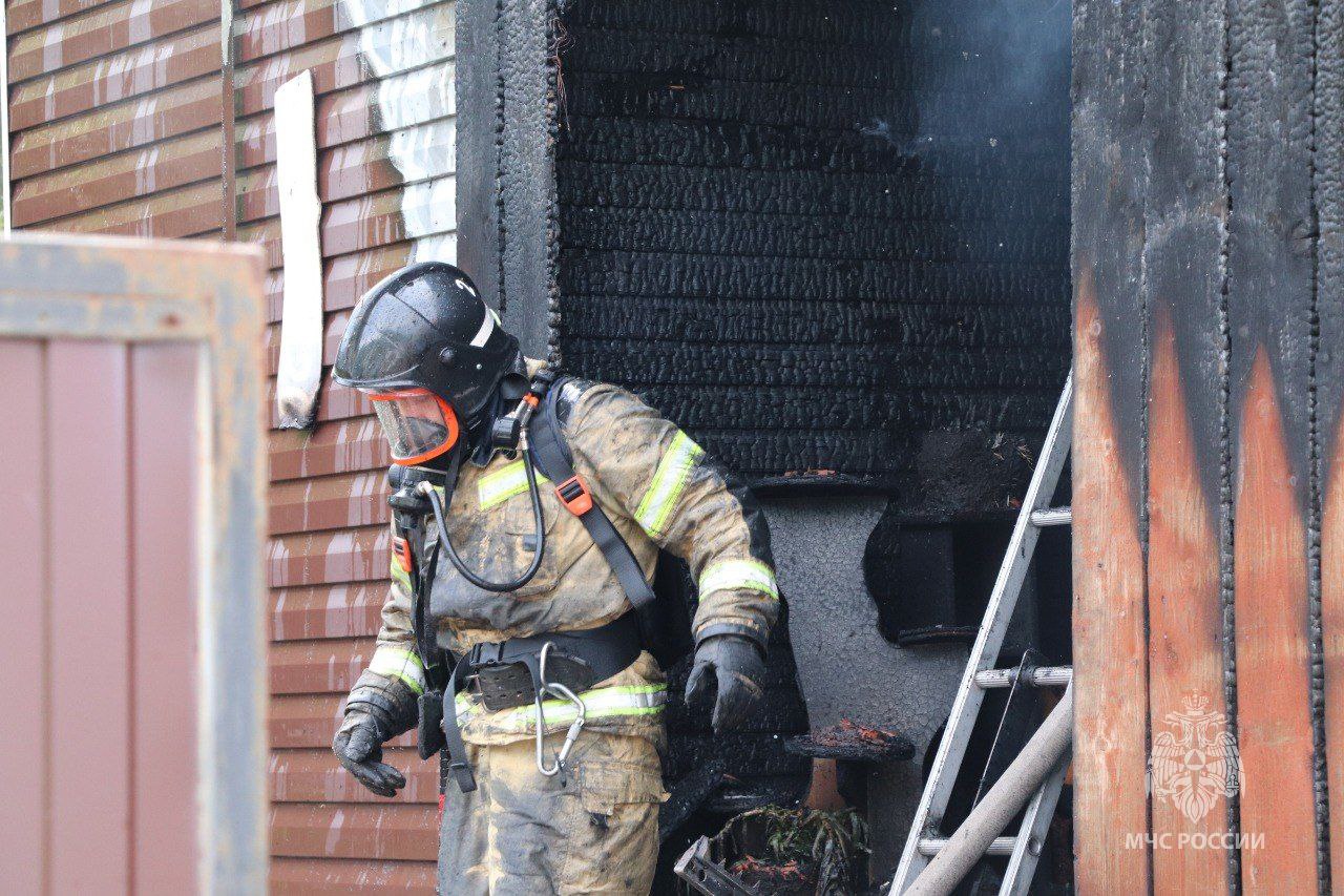 Пожар площадью 120 кв. м произошел в Горно-Алтайске 