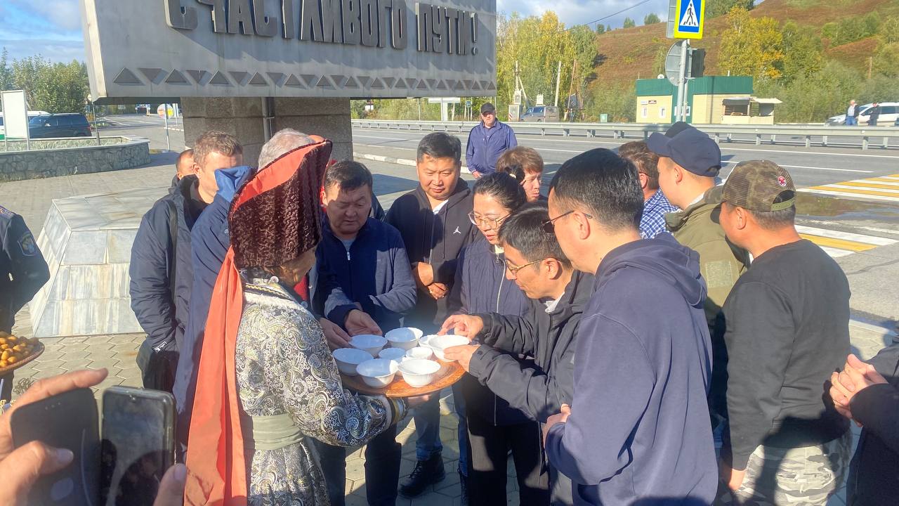 Республика Алтай встретила участников международного грузового автопробега 