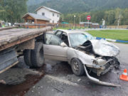 Грузовик и Toyota Corolla столкнулись на Чемальском тракте Грузовик и Toyota Corolla столкнулись на Чемальском тракте