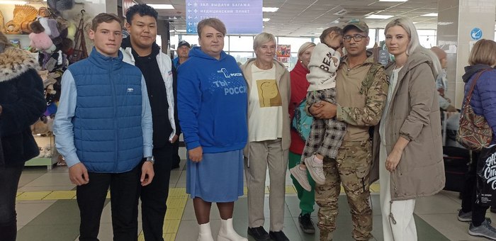 В аэропорту Горно-Алтайска встретили бойца, прибывшего со спецоперации