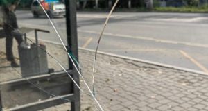 Вандалы разбили стекла на остановочных павильонах в Горно-Алтайске