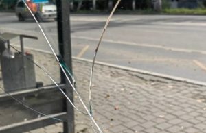 Вандалы разбили стекла на остановочных павильонах в Горно-Алтайске Вандалы разбили стекла на остановочных павильонах в Горно-Алтайске