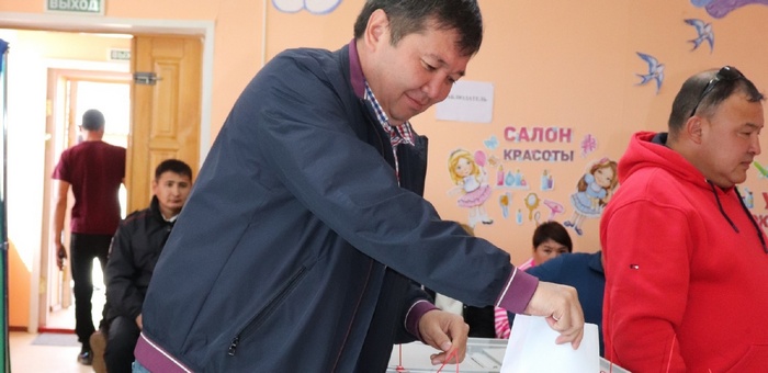 Главы районов и депутаты проголосовали на выборах в Республике Алтай