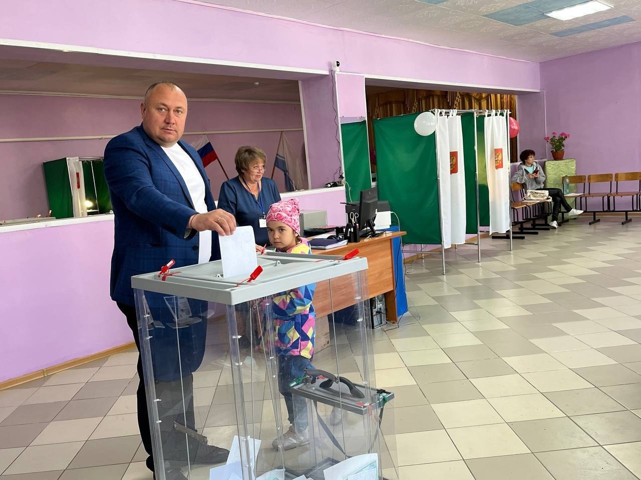 Главы районов и депутаты проголосовали на выборах в Республике Алтай 