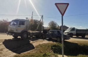 Ребенок пострадал в ДТП с грузовиком в Усть-Коксе Ребенок пострадал в ДТП с грузовиком в Усть-Коксе