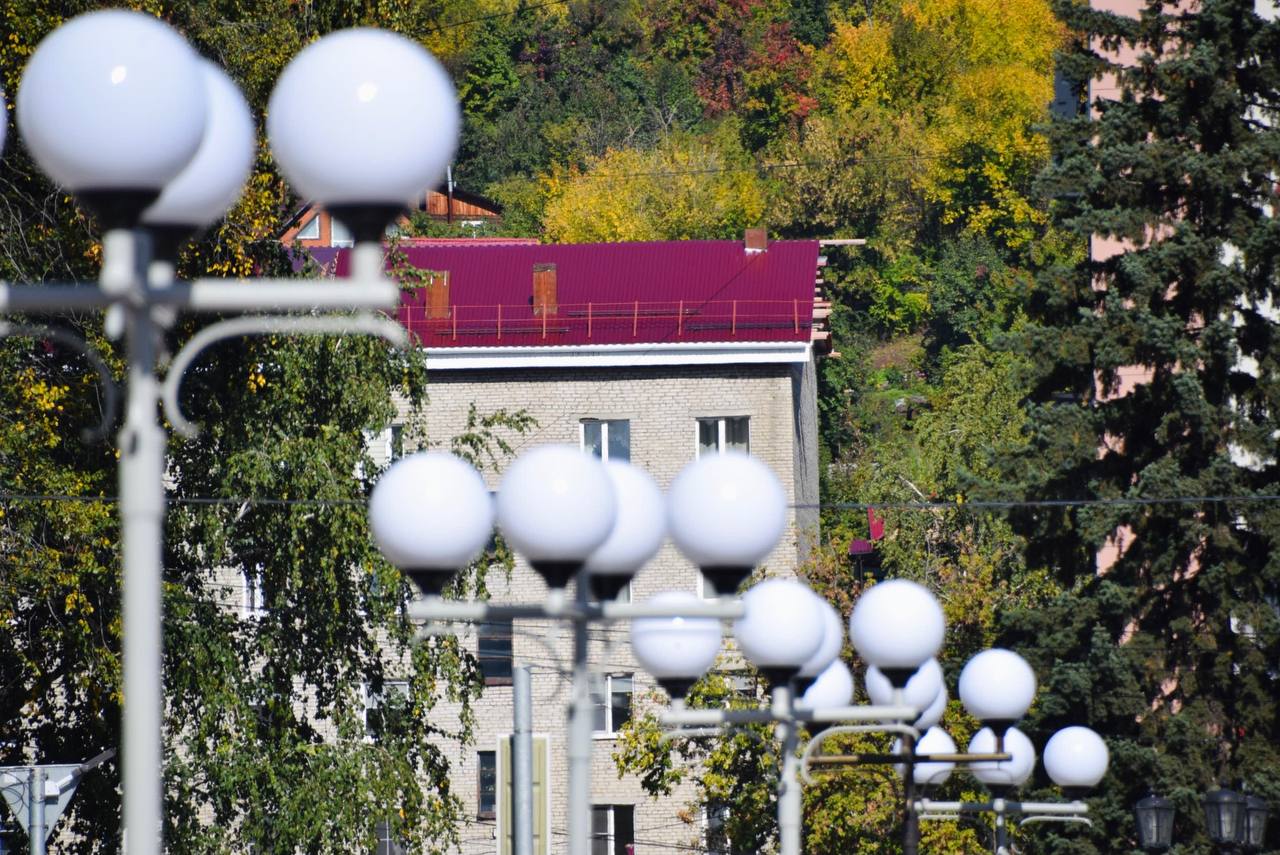 На центральной площади и в сквере Горно-Алтайска установили новые фонари 