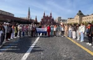 Детский хор из Кош-Агача спел на Красной площади Детский хор из Кош-Агача спел «Коня» на Красной площади