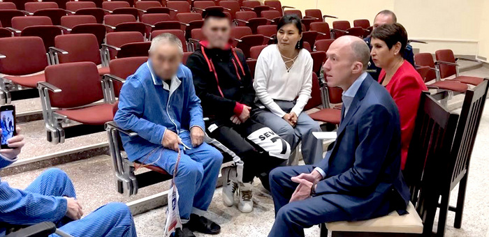 Олег Хорохордин навестил в госпитале бойцов из Республики Алтай