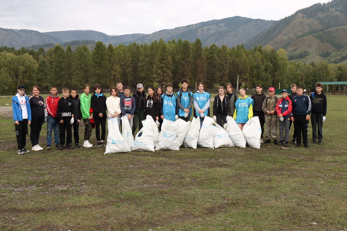 Экодесант очистил от мусора берега рек в Усть-Коксинском районе 