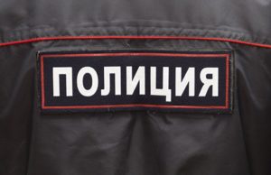 Пьяный горожанин поссорился с рабочими и напал на полицейских Пьяный горожанин поссорился с рабочими и напал на полицейских