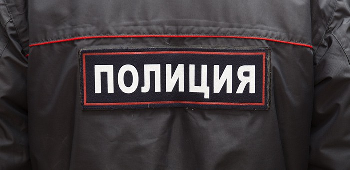 Пьяный горожанин поссорился с рабочими и напал на полицейских