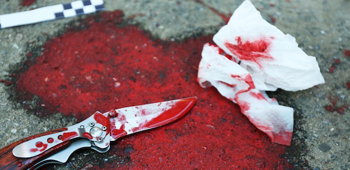 В Чемале около кафе подростка ударили ножом