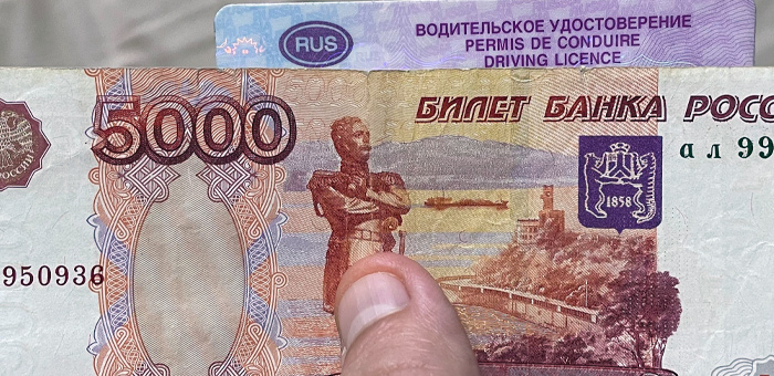 Только одна попытка дать взятку сотрудникам ДПС зарегистрирована в этом году в Республике Алтай