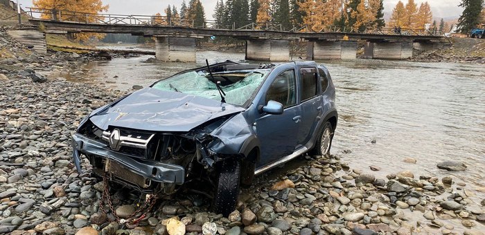 В Чибиле иномарка рухнула в реку с моста: водитель погиб