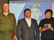 В Улагане родным погибшего военнослужащего передали Орден Мужества В Улагане родным погибшего военнослужащего передали Орден Мужества