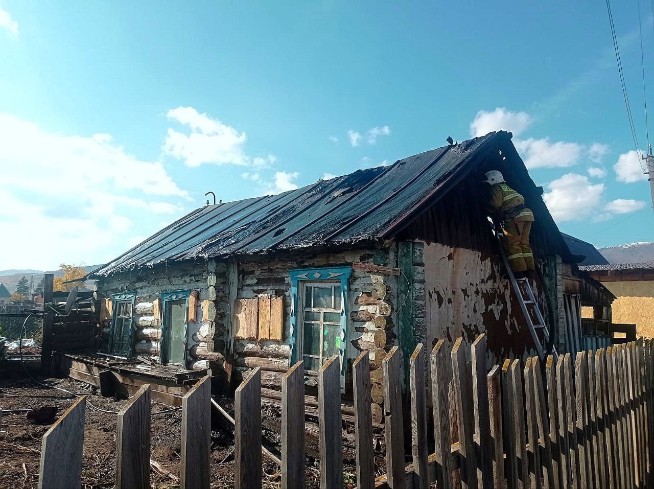 В Усть-Коксе горел жилой дом 