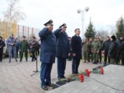 Заместитель Генпрокурора Дмитрий Демешин возложил цветы к памятнику погибшим воинам в Горно-Алтайске