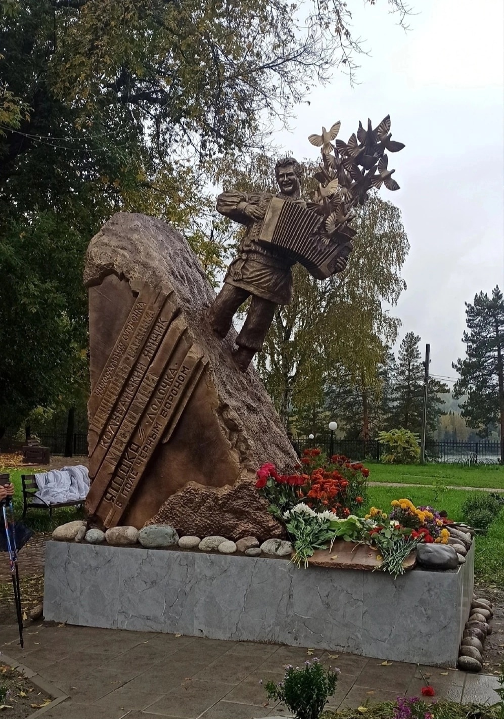 Памятник Василию Вялкову открыли в Турочаке 