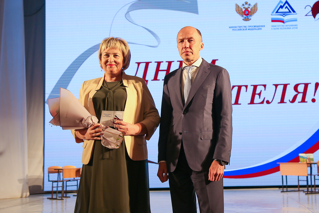 Педагогам в Республике Алтай вручили государственные награды 