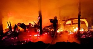 Крупный пожар в Улус-Черге: сгорели надворные постройки и два автомобиля