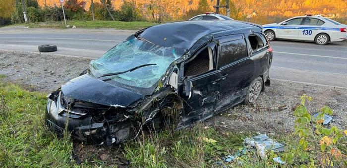 В Горно-Алтайске иномарка врезалась в забор, водитель был пьян