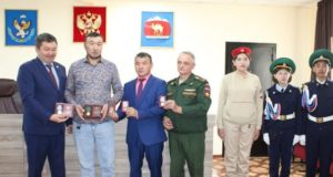 Бойцов из Кош-Агачского района наградили медалями «За отвагу» Бойцов из Кош-Агачского района наградили медалями «За отвагу»