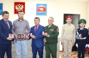 Бойцов из Кош-Агачского района наградили медалями «За отвагу»