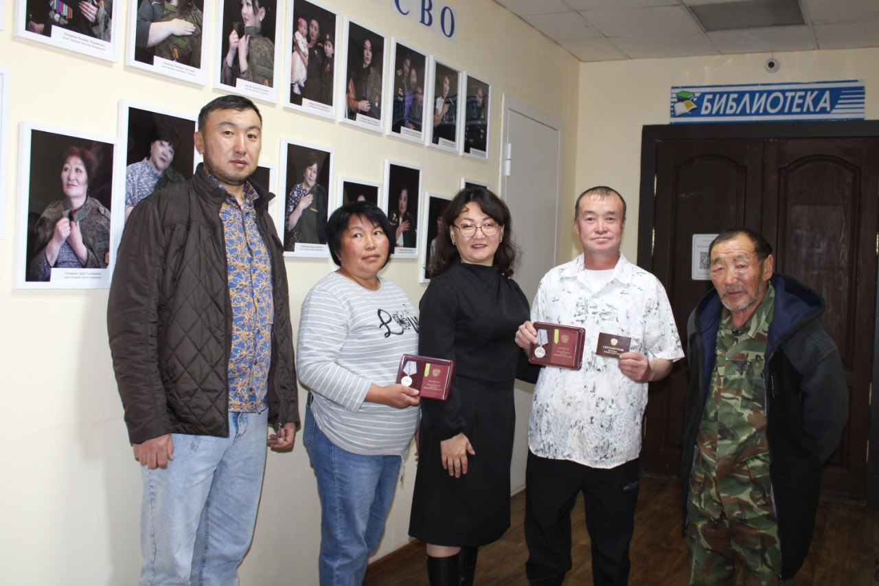 Бойцов из Кош-Агачского района наградили медалями «За отвагу» 
