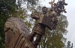 Памятник Василию Вялкову открыли в Турочаке Памятник Василию Вялкову открыли в Турочаке