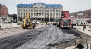 В Горно-Алтайске асфальтируют проезд у центральной площади