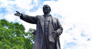 Памятнику Ленину в Горно-Алтайске исполняется 65 лет Памятнику Ленину в Горно-Алтайске исполняется 65 лет