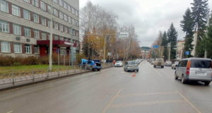 ДТП возле Аграрного колледжа: иномарка протаранила перильное ограждение ДТП возле Аграрного колледжа: иномарка протаранила перильное ограждение