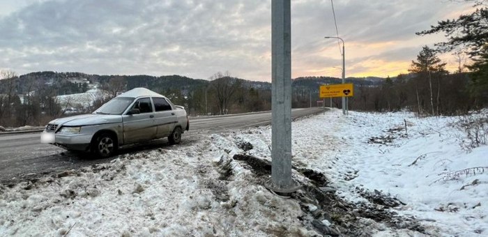В Кызыл-Озеке легковушка врезалась в фонарный столб, пострадала пассажирка