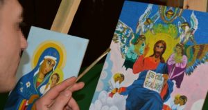 На Алтае заключенные пишут иконы