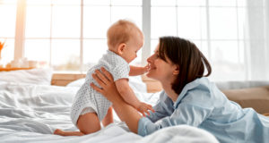 Средний возраст матерей подсчитали на Алтае