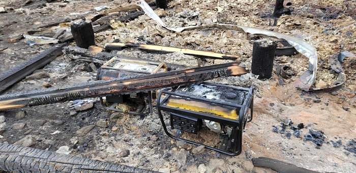 Двое жителей Томской области погибли при пожаре на турбазе в Улаганском районе