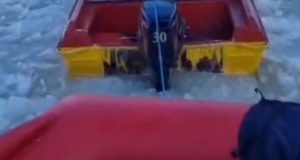 На Алтае спасли рыбаков, попавших в ледяную шугу