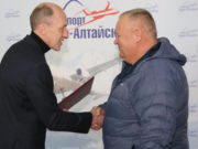 400-тысячным пассажиром аэропорта Горно-Алтайска стал врач, отправившийся на СВО