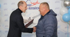 400-тысячным пассажиром аэропорта Горно-Алтайска стал врач, отправившийся на СВО