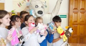 Школьники Горно-Алтайска собрали игрушки для детей из ЛНР