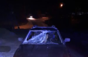 Молодая горожанка на иномарке врезалась в столб и забор