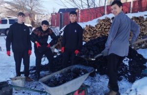 Студенты-волонтеры помогли многодетной семье участника СВО