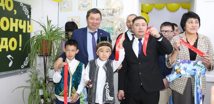 Кабинеты алтайского и казахского языков открыли в Ташанте