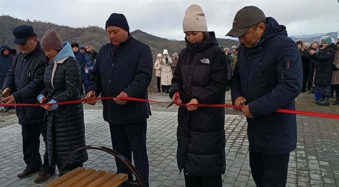 В Усть-Кане открыли смотровую площадку на горе Каскак туу